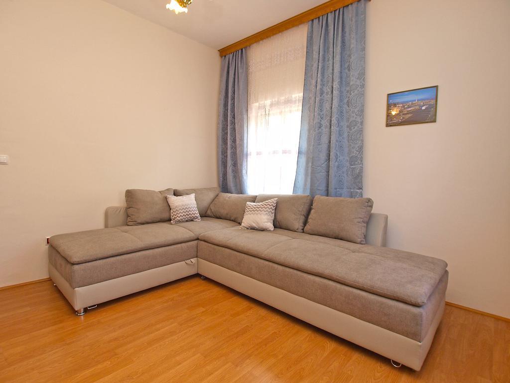Apartments Joko 1160 พูลา ภายนอก รูปภาพ